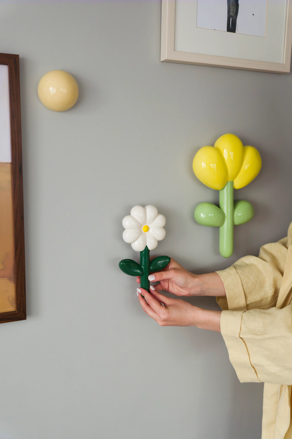 Balloon Flower Ceramic Wall Decor - White Daisy