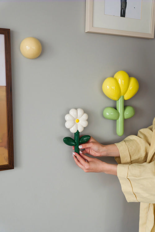 Balloon Flower Ceramic Wall Decor - White Daisy