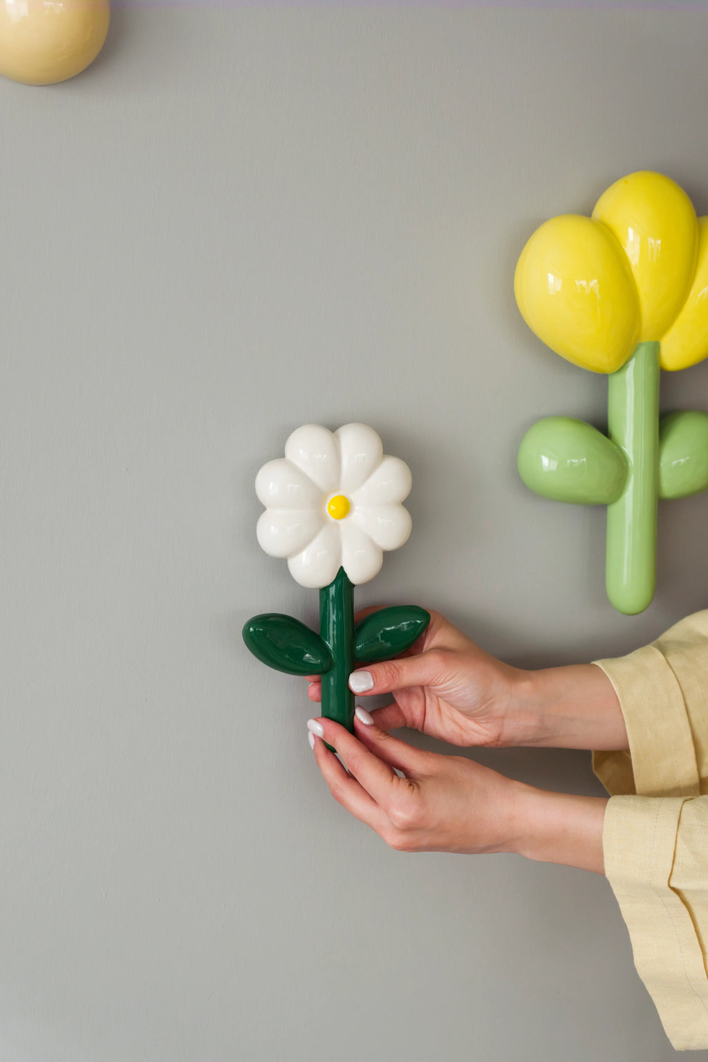 Balloon Flower Ceramic Wall Decor - White Daisy