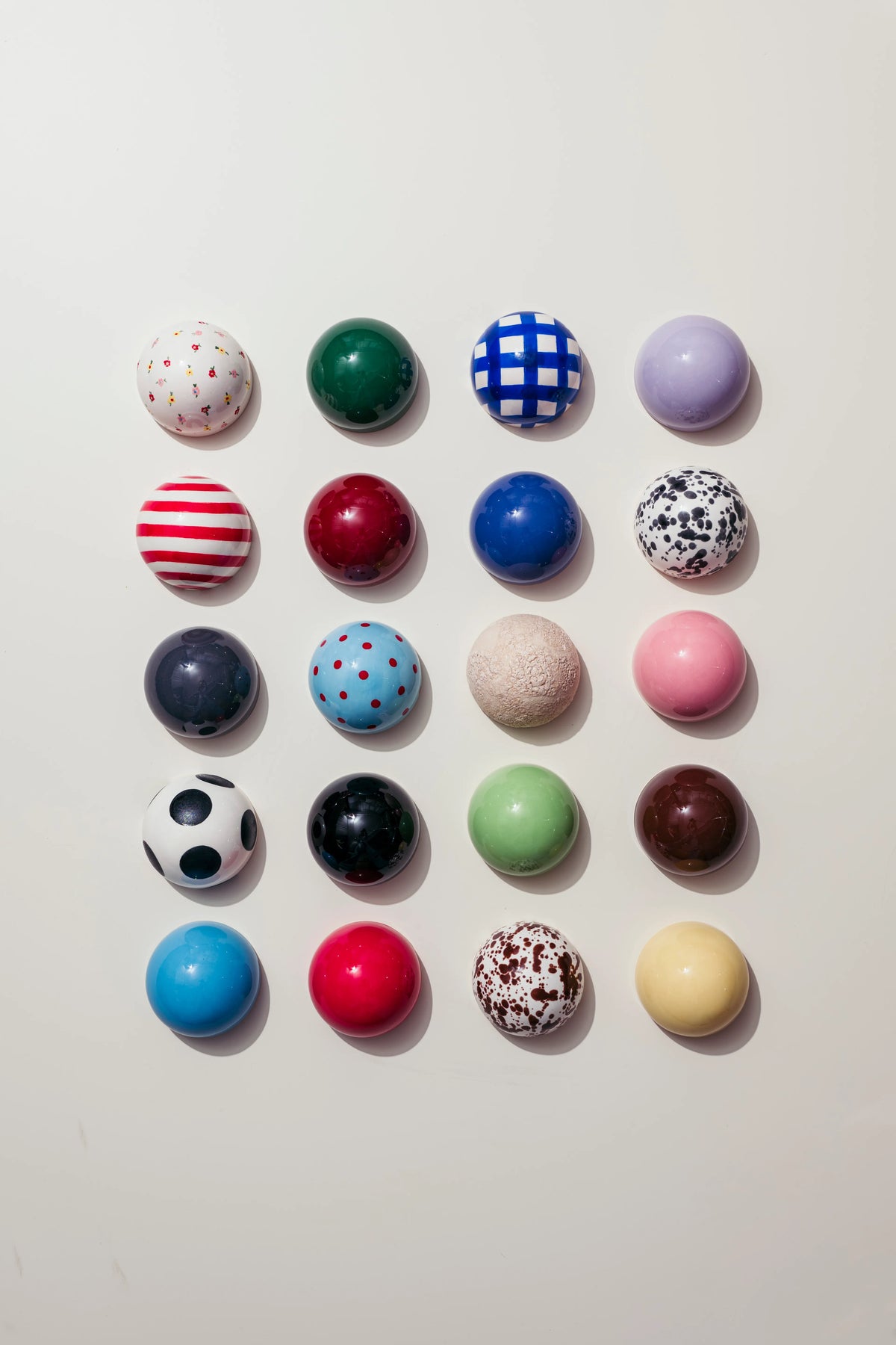 Round Ceramic Wall Decor - Set of 20